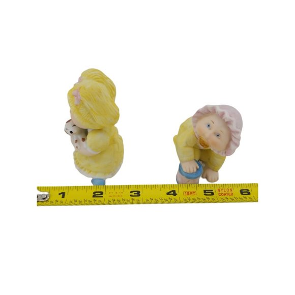 Two Vintage Cabbage Patch Kids Porcelain Figurines Girl with Puppy and Baby - Picture 9 of 10